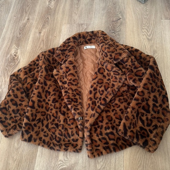 Leopard print cropped coat - Picture 1 of 4